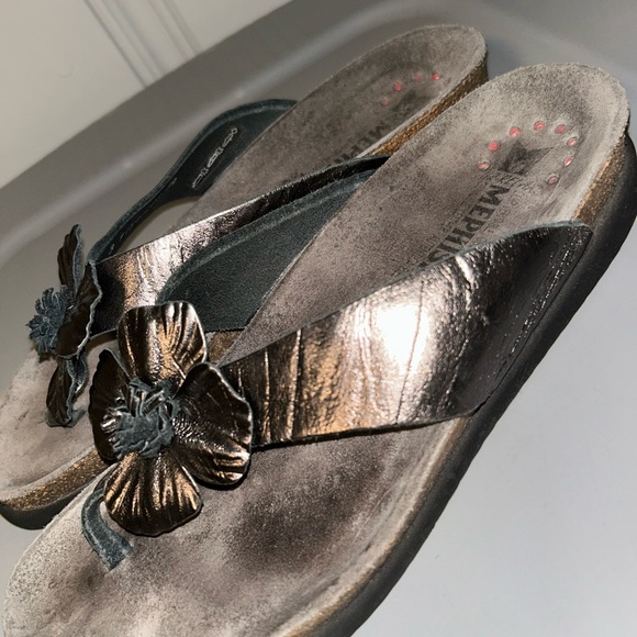 Mephisto Silver Sandals with Metallic Flower Embellishments - Picture 2 of 7